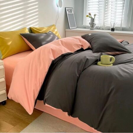 Black and pink reversible duvet set