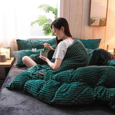 Fluffy Duvet and Duvet Cover Sets, Green Velvet soft and Warm, All Season Fur Duvet and Duvet Cover with Bedspread and Matching Pillowcases(4 by 6, 6 by 6, 6 by 7, 7 by 7) - Image 4