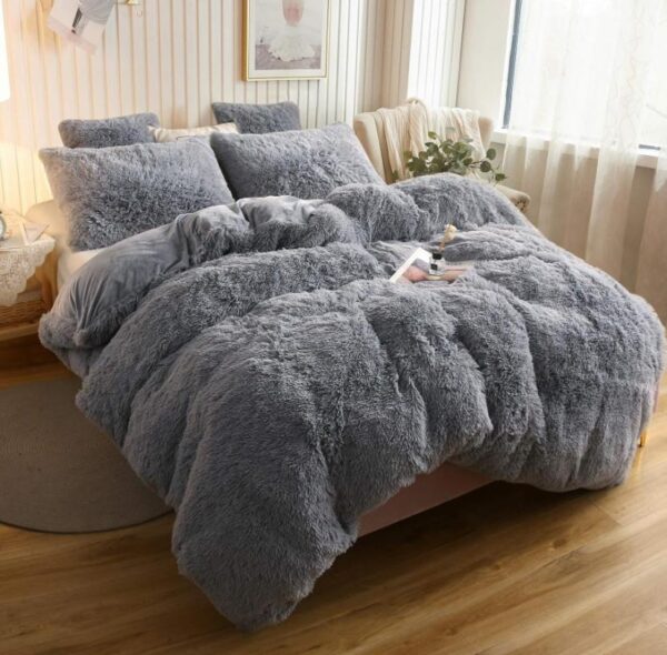 Light grey faux fur shaggy duvet set