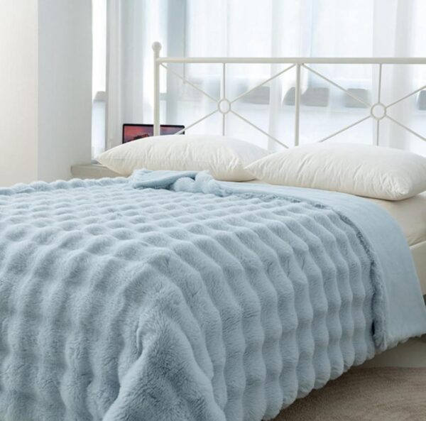 Blue bubble bed blanket