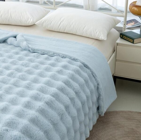 Blue faux fur bubble blanket