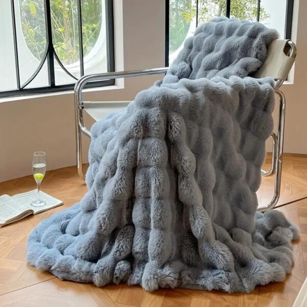 Blue plush fur bubble blanket