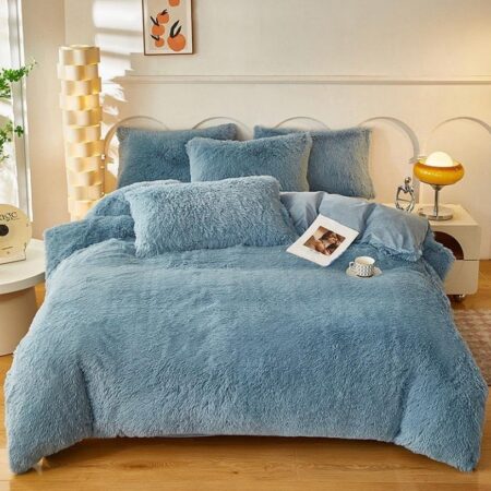 Plush bedding set