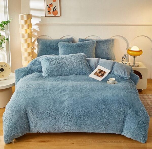 Plush bedding set