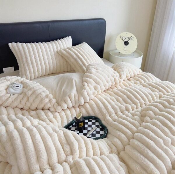 faux fur white duvet set