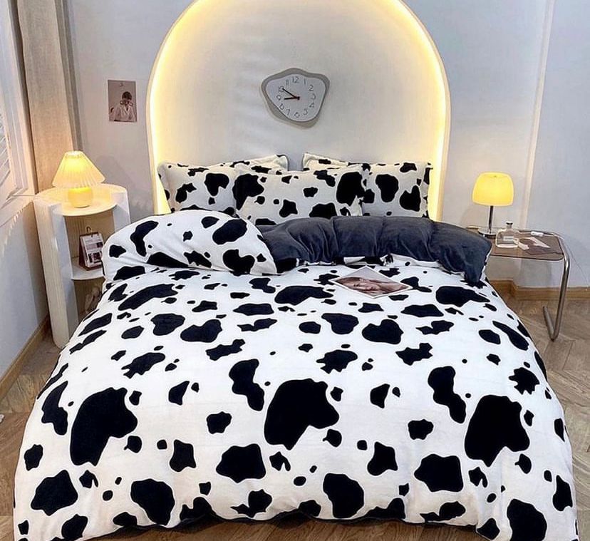 Black and White Duvet 4 pillowcases and Bedspread Set, Finest Cotton Totally Skin Friendly Doesn't Shred nor Fade Available in all Bedsizes