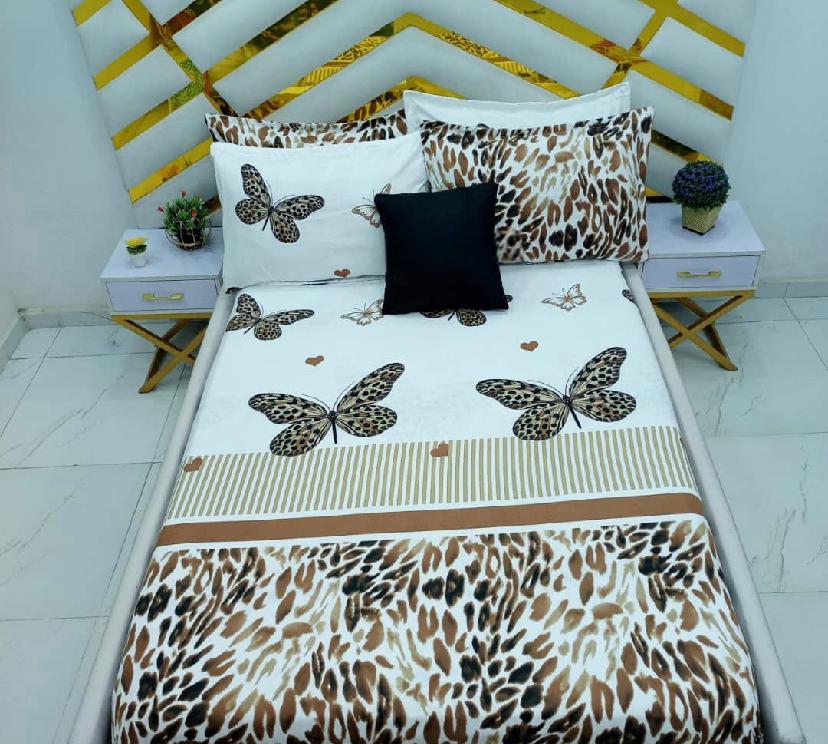 Brown Butterfly Print 7 by 7 Bedsheet Set, Skin Friendly and Durable Butterfly Cotton Print Bedsheet with 4 Pillowcases Set
