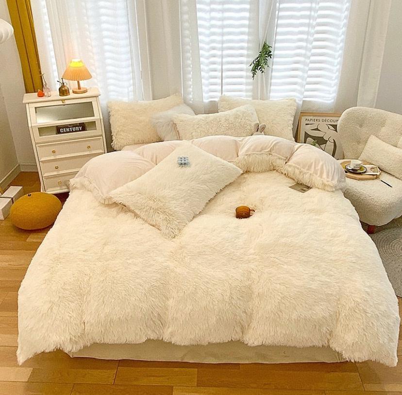 White Fur Duvet Set, 4 by 6, 6 by 6, 6 by 7, 7 by 7 Sizes, Ultra Soft Plush and Fluffy Warm Cream Fur Duvet +Bedsheet and Pillowcases Set