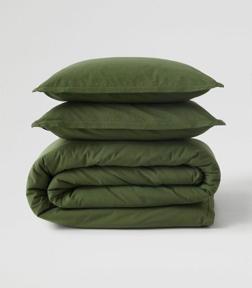 Solid Green Duvet Set 4 by 6/ 6 by 6/ 6 by 7/ 7 by 7 Sizes - Breathable Soft and Skin Friendly Cotton Bedding 1 Duvet Cover + 1 Bedsheet and 2/4 Matching Pillowcases Set (Green) - Image 5