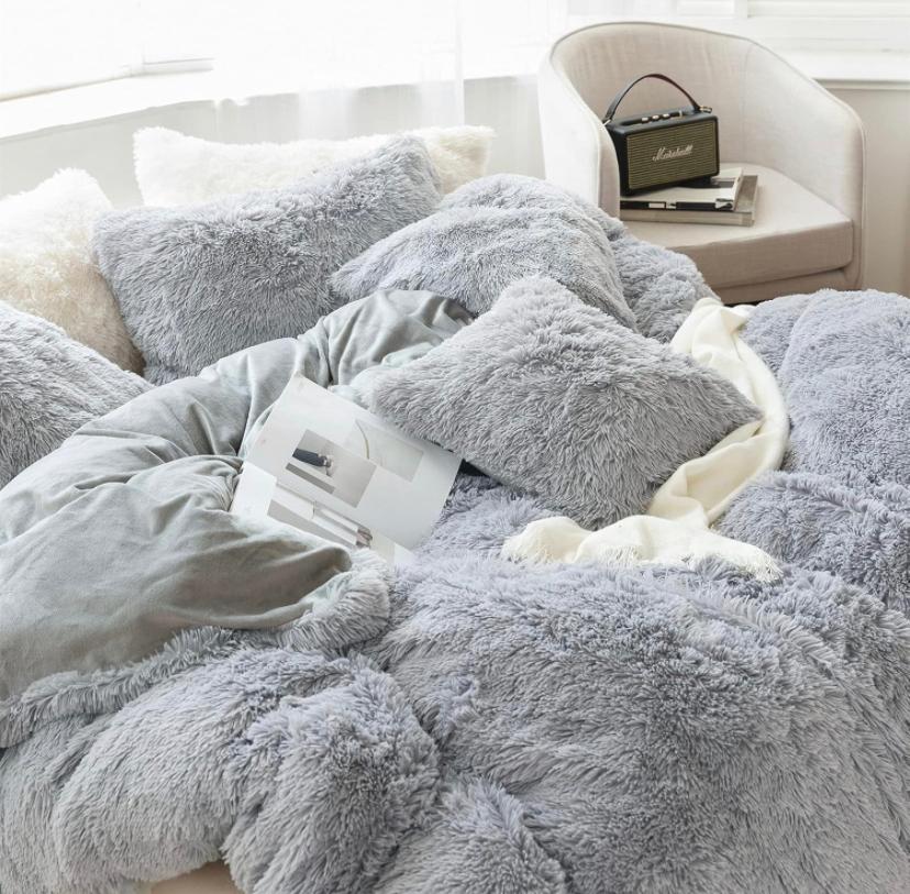 Faux Fur Shaggy Ultra Soft and Plush Duvet Set - Warm and Breathable Crystal Velvet Duvet Set (1Fluffy Faux Fur Duvet with 2- 4 Faux Fur Matching Pillowcases and Bedspread Set) (4 by 6, 6 by 6, 6 by 7, 7 by 7)|Grey - Image 3