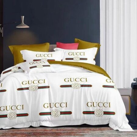 Gucci Bedding Set With 4 pillowcases and Bedsheet Available in all Sizes