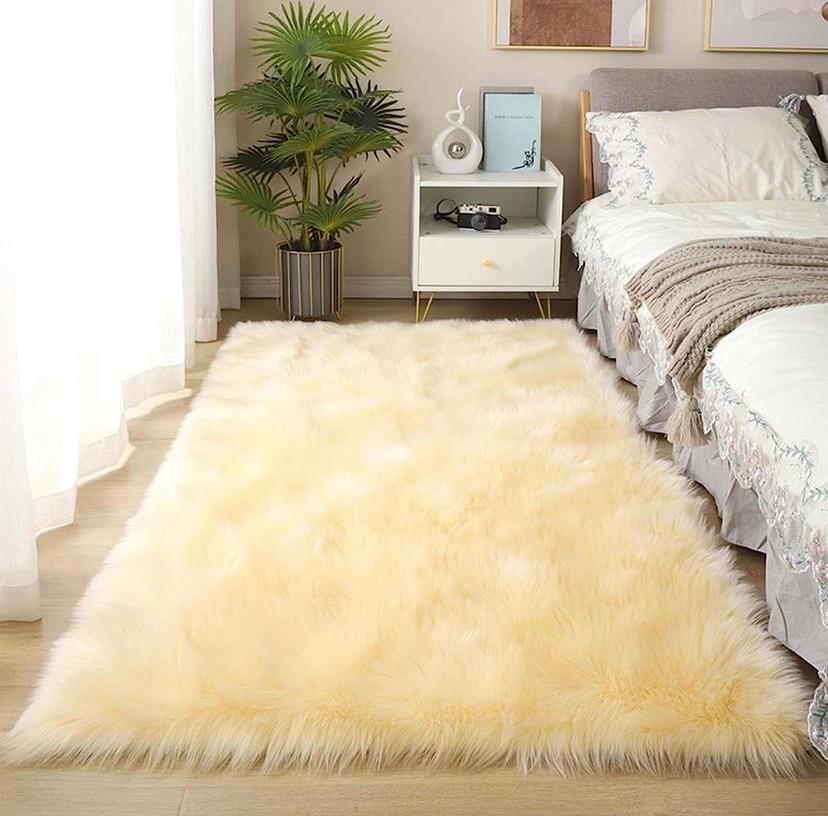 Light Yellow Faux Fur Rugs, Super Soft Decoration Plush For Living Room, Luxury Home Decor