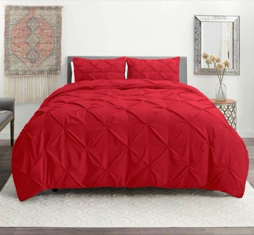 Red Pintuck Duvet set, Available in 4 by 6, 6 by 6, 6 by 7, 7 by 7 - Image 2