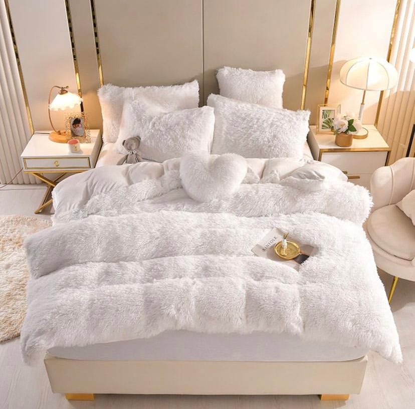 White Fluffy Faux Fur Duvet Complete Set 4 by 6, 6 by 6, 6 by 7, 7 by 7- Super Soft and Lush Luxurious Fur Duvet +Bedspread and Matching Pillowcases ( Sizes: 4 by 6, 6 by 6, 6 by 7, 7 by 7)