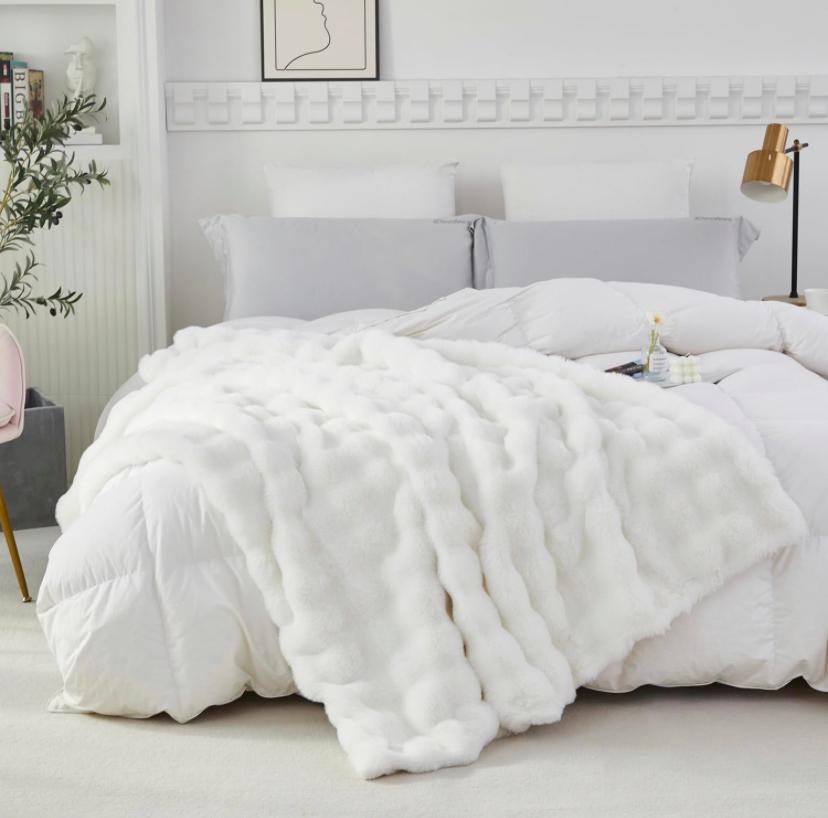 Faux Fur Throw Plush Blanket, Super Soft Buddle Fluffy Blanket for Couch, Chair, Sofa, Bed White (130cm by 160cm, 160cm by 200cm, 180cm by 200cm) - Image 3