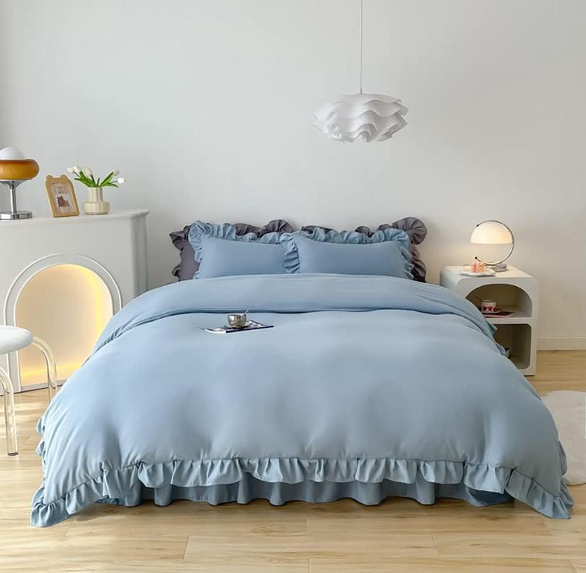 Blue ruffle bedding set