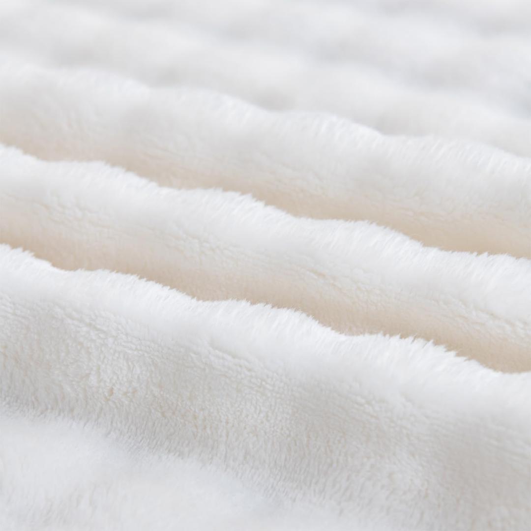 Ultra Soft Faux Fur Throw Blanket Super Soft Cozy Thick Bubbles Blanket Office, Sofa, Chair, Bedroom, 1Piece, White - Image 4